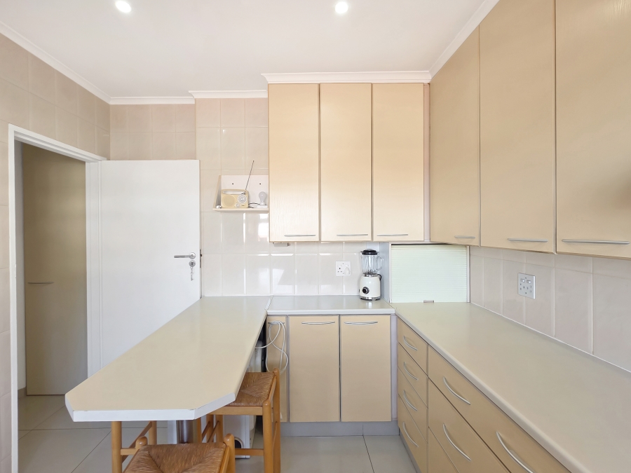 2 Bedroom Property for Sale in Sea Point Western Cape